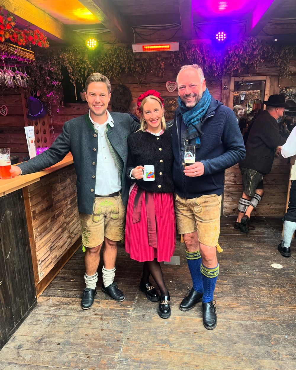 Festwirt Peter Lingnau und der OIMARA mit Begleitung
