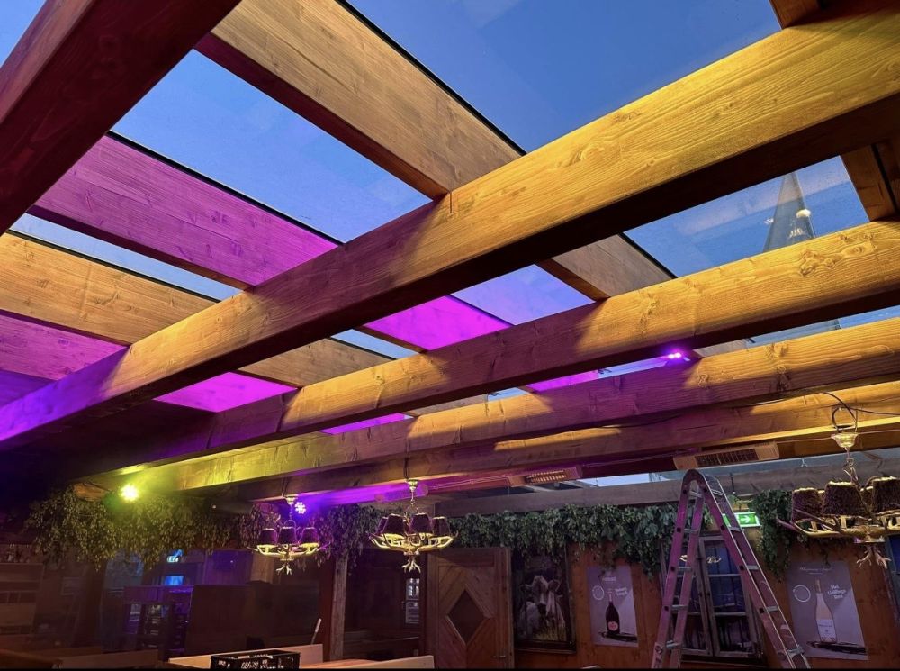 Vom Garten aus – Blick in den Himmel der Bayern
